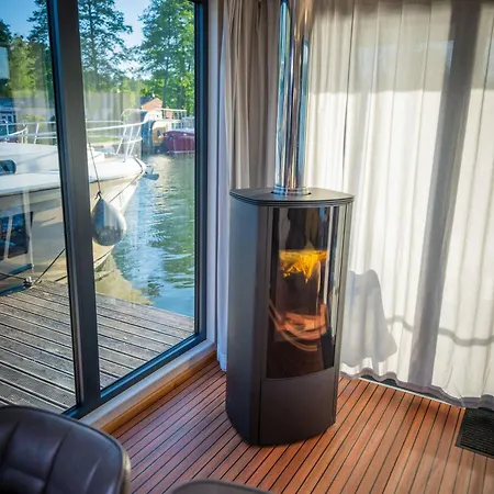 Hausboot Woma D12 Dawn Úszó hotel *